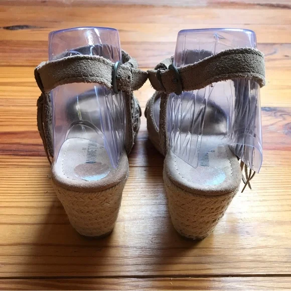 Minnetonka Beige Tan Leather Sandal Wedges, EUC, 7 - Picture 4 of 10
